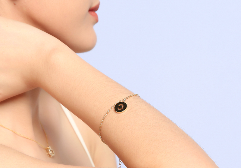 Lắc tay dạng x&iacute;ch khắc chữ 